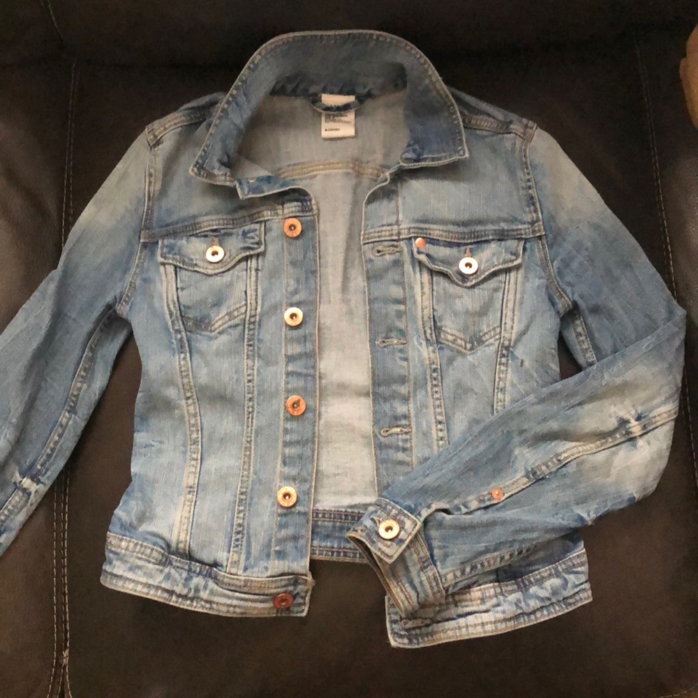Light jean jacket !